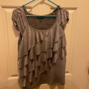 Flouncy heather grey top. XL